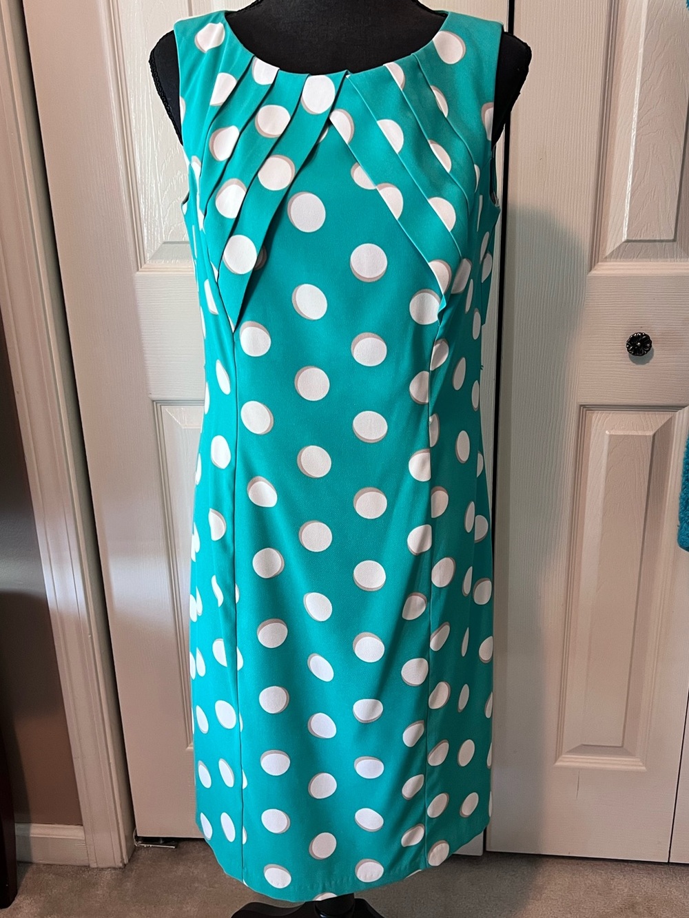 NWOT Sleeveless Green and White Polka Dot Women’s Dress size 10